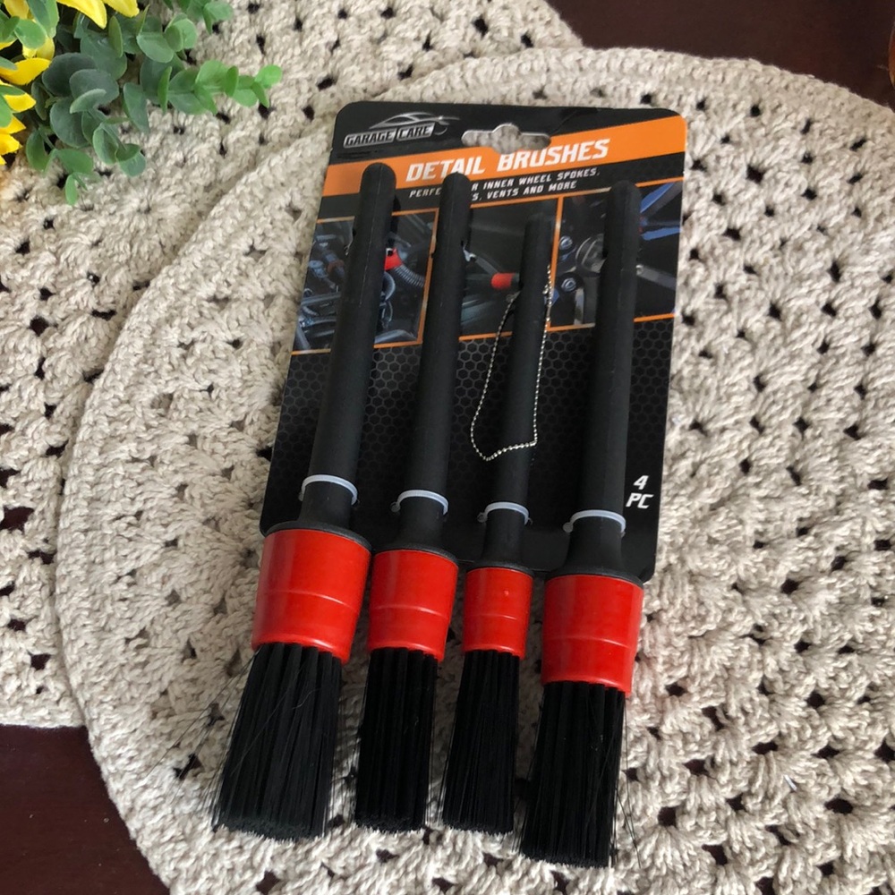 Detail Brushes Set with Red and Black Handles